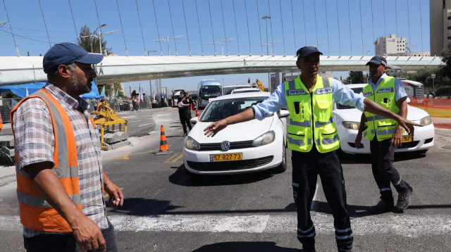 חסימת הכניסה לירושלים (צילום: מרק ישראל סלם)