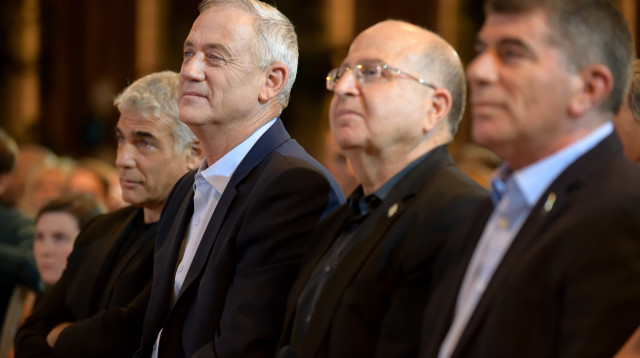 גבי אשכנזי, משה יעלון, בני גנץ, יאיר לפיד (צילום: גילי יערי, פלאש 90)