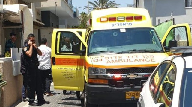 זירת הדקירה (צילום: דוברות מד"א)