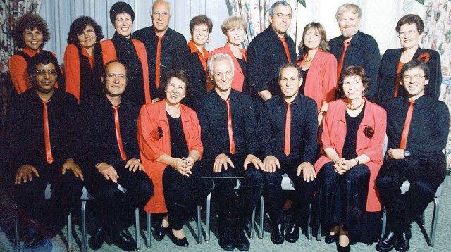 חנוך אלבלק עם הגבעטרון (צילום: יגאל לוי)