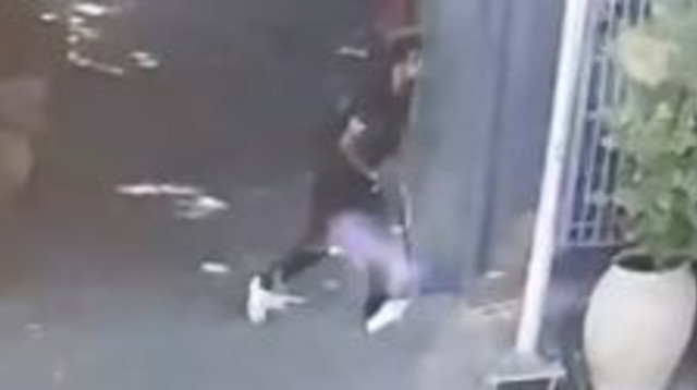 תקיפה בגשר אלנבי (צילום: מצלמות אבטחה)