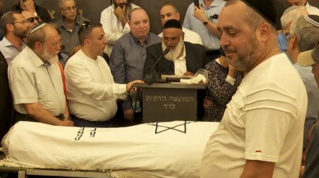 הלווייתה של רינה שנרב ז"ל (צילום: צילום מסך מאקו, קשת 12)