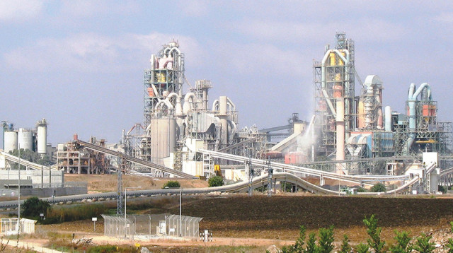 מפעל נשר ברמלה, ארכיון (צילום: ויקיפדיה)