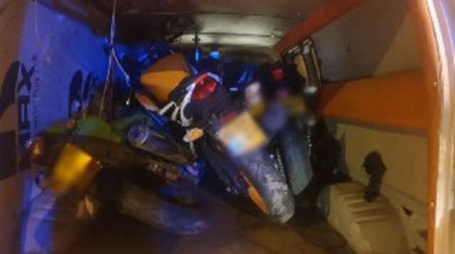 הרכב והאופנועים שנגנבו (צילום: דוברות המשטרה)