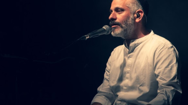 אביתר בנאי (צילום: ארתור לנדה)