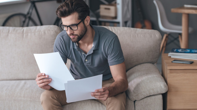 מה חשוב לבדוק לפני שלוקחים הלוואה? (צילום: שאטרסטוק)