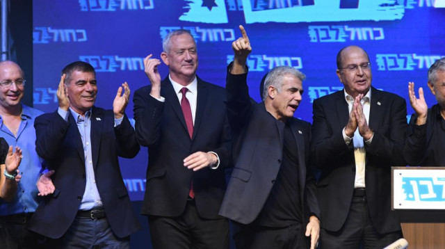 כחול לבן (צילום: אבשלום ששוני)