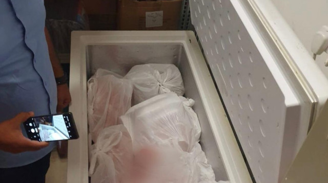 הבשר שאותר במקלט בתל אביב (צילום: דוברות המשטרה)