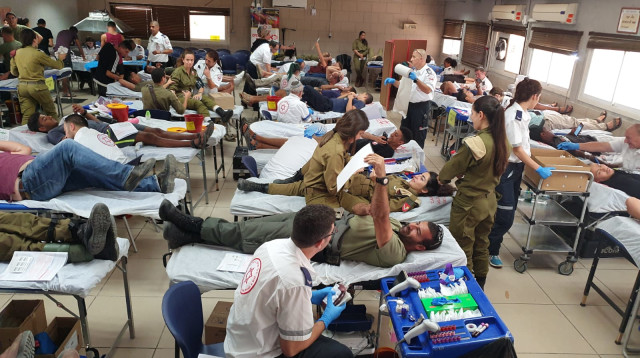מבצע התרמת הדם של מד"א בשומרון (צילום: דוברות מד"א)