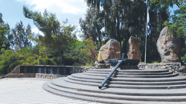 אנדרטה לזכר חללי חטיבה 188  (צילום: חמד אלמקת)