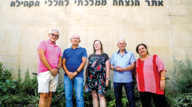 בכירי יחידה 8200: גילה יונה, אפרים לפיד, דורית שביט, חנן גפן ועמוס להט (צילום: שלומי יוסף)