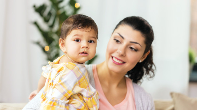 אם ותינוקת (צילום: אינג אימג')