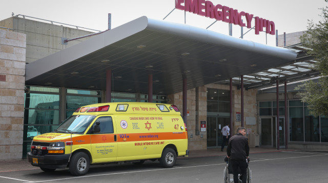 אמבולנס טיפול נמרץ (צילום: דוד כהן, פלאש 90)