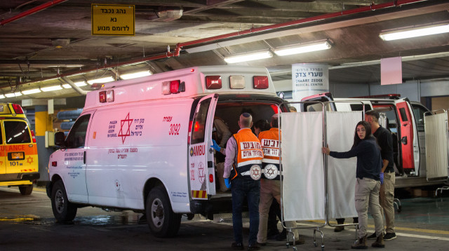 אמבולנס מד"א (צילום:  פלאש 90,הדס פרוש)