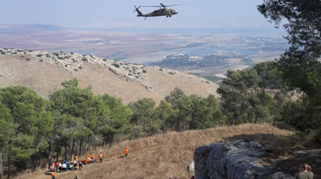 חילוץ פצוע מפעילות אומגה (צילום: תיעוד מבצעי כבאות והצלה לישראל)
