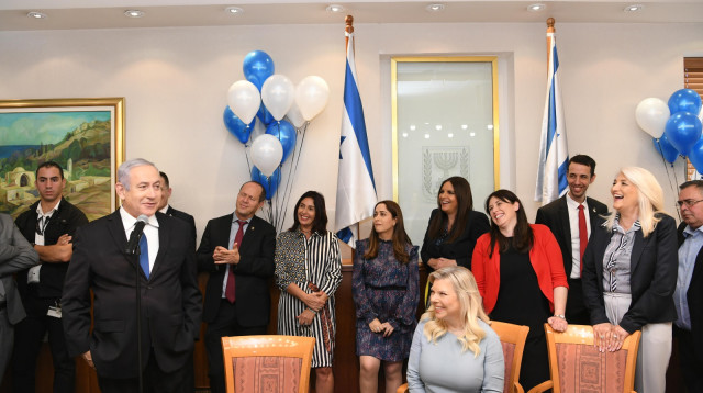 בנימין נתניהו במסיבת יום הולדתו ה-70 (צילום: עמוס בן גרשום, לע"מ)