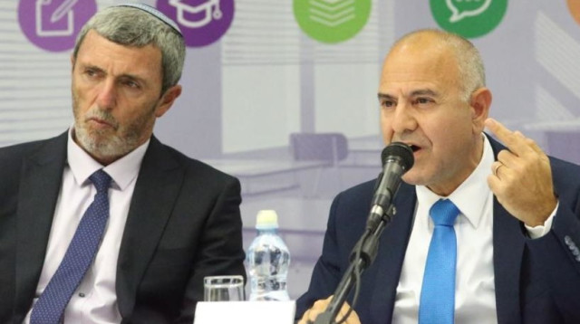 שר החינוך רפי פרץ ומנכ"ל משרדו שמואל אבוהב מכריזים על מודל הערכה חדש  (צילום: אבשלום ששוני)