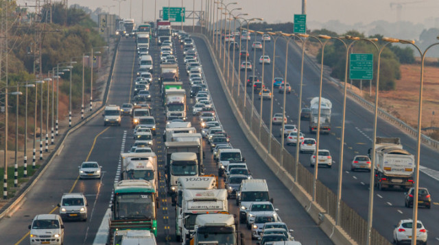 פקק בכביש החוף (צילום: פלאש 90)