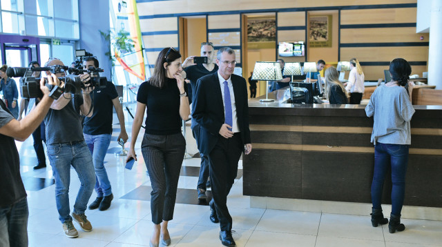 יריב לוין מגיע למו"מ עם כחול לבן (צילום: תומר נויברג, פלאש 90)