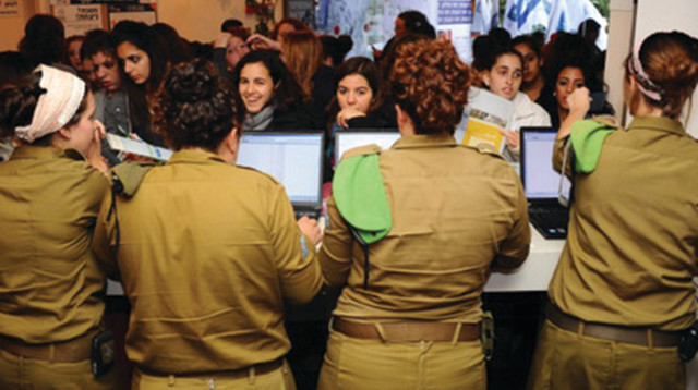 חיילות דתיות (צילום: במחנה)