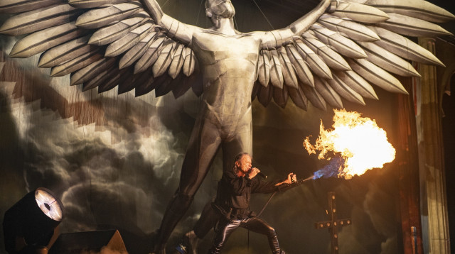 איירון מיידן על הבמה (צילום: JOHN MCMURTRIE)