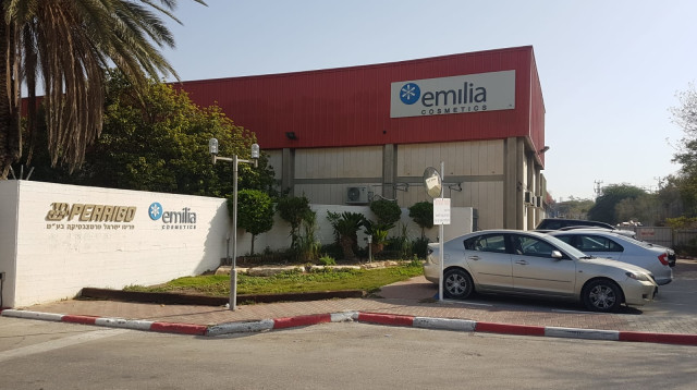 מפעל אמיליה קוסמטיקס (צילום: יגאל חזוט)