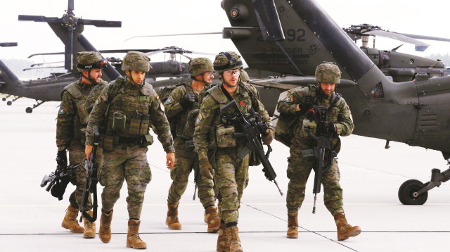 חיילי ברית נאט"ו בתרגיל (צילום: רויטרס)