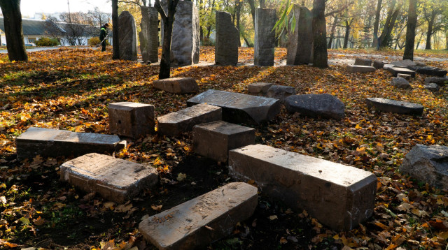 בית הקברות יהודי מחולל (צילום: רויטרס)