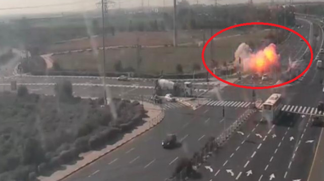 נפילת הרקטה בצומת שתולים (צילום: מסך)