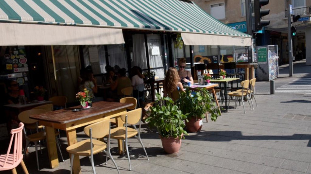 בית קפה ת"א (צילום: אבשלום ששוני)