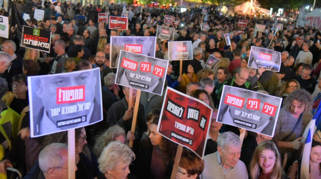 הפגנה נגד בנימין נתניהו בתל אביב (צילום: אבשלום ששוני)