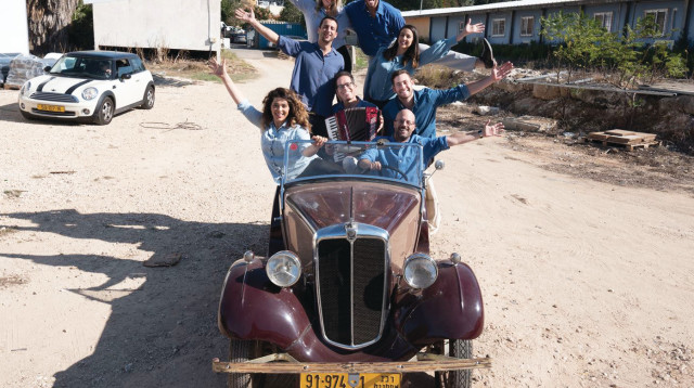 "התרנגולים - הרמיקס", תזמורת המהפכה (צילום: משה צ'יטיאת)