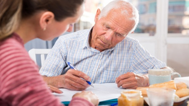 חתימה (צילום: שאטרסטוק)