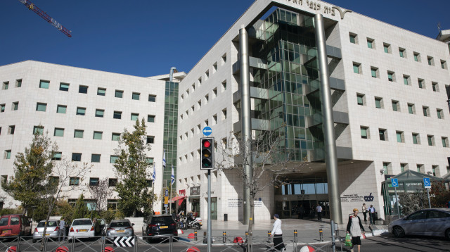 בניין רשות המיסים (צילום: אוליבייה פיטוסי, פלאש 90)