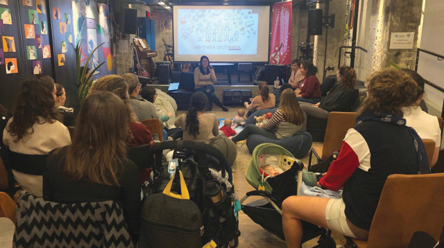 מפגש מתכנתות בחופשת לידה (צילום: סולוטו)