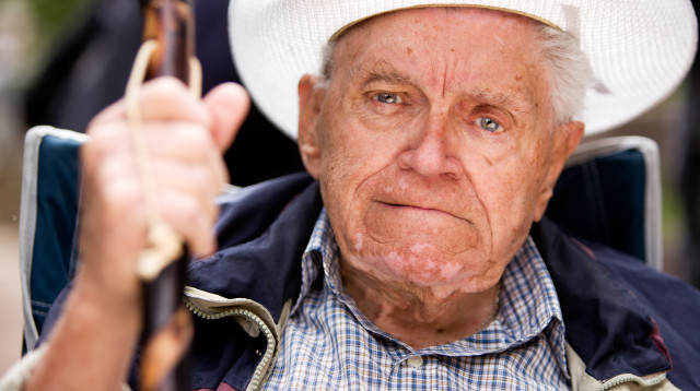 איש זקן כועס (צילום: ingimage ASAP)