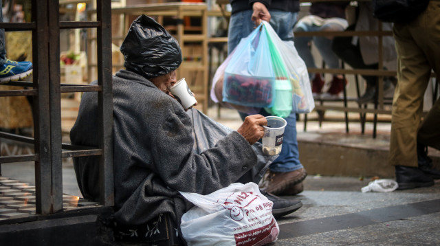 קשיש מקבץ נדבות (צילום: ליבה פרקש, פלאש 90)