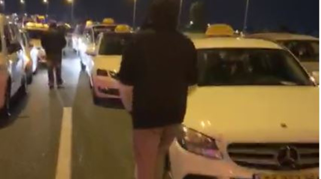 מחאת נהגי המוניות בכביש 1 (צילום: אנשי הדממה בפייסבוק)