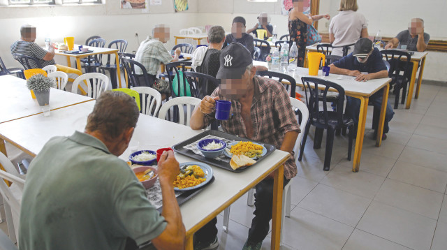 בית תמחוי בתל אביב (צילום: MENAHEM KAHANA/AFP)