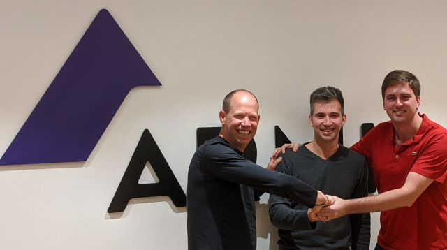 מייסדי ארמיס, נדיר יזרעאל ויבגני דיברוב, והיו"ר גילי רענן (צילום: הילה בר דוד)