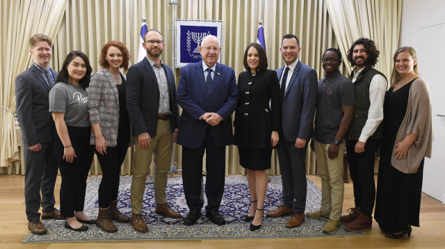 מייסדי Passages עם הנשיא ראובן ריבלין (צילום: מארק ניימן, לע"מ)