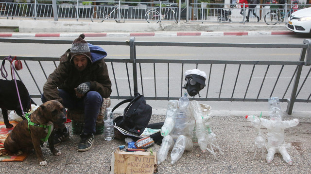 הומלס בתל אביב (צילום: מרק ישראל סלם)