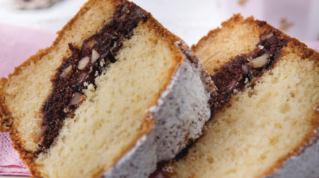 עוגת אגוזים וקינמון  (צילום: אנטולי מיכאלו, מתוך הספר "העוגות של פסקל")