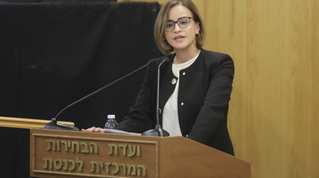 היבא יזבק בוועדת הבחירות. צילום: מארק ישראל סלם (צילום: מארק ישראל סלם)