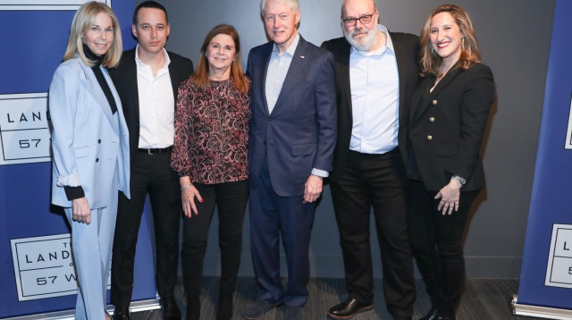 תמר סלע, ירון זילברמן, ביל קלינטון, דליה רבין, רון לשם ושרון הראל (צילום: rob kim)