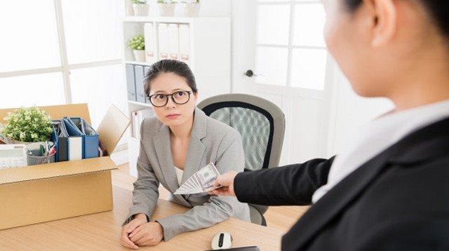 פיצויי פיטורים לעובדת (צילום: שאטרסטוק)