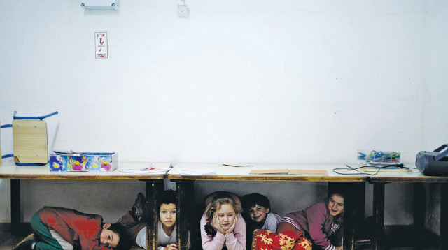 ילדים במקלט (צילום: דימה וזינוביץ)