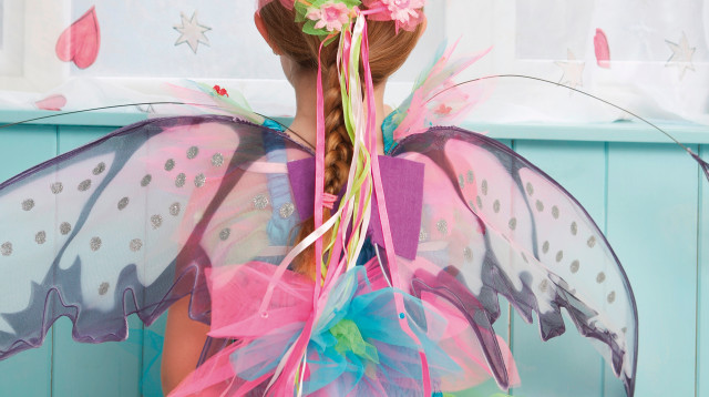 ילדה עם כנפיים (צילום: אינג אימג')