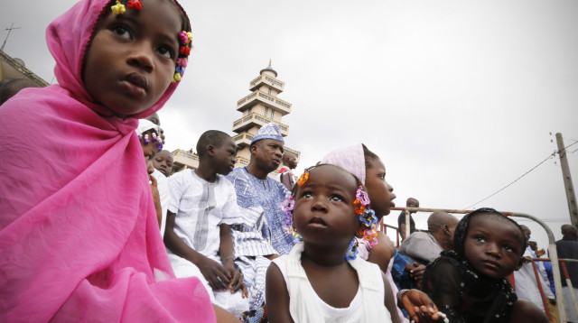 ילדות בחוף השנהב (צילום: רויטרס)