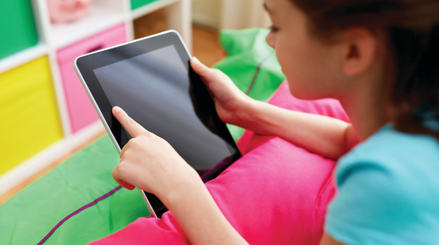 התמכרות למסכים (צילום: אילוסטרציה: אינג אימג')